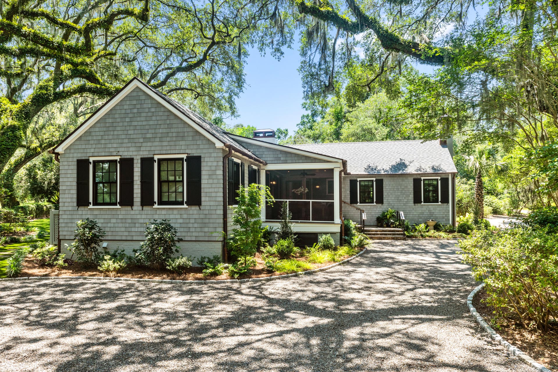 Quaint Hanahan, SC cottage renovation to expand into garage to create living space